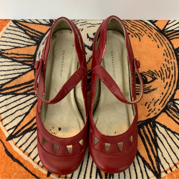 EXPRESSIONS STRAP RED HEEL SHOE Y2K 6M - Picture 5 of 9